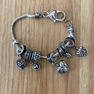 Charm bracelet with clasp